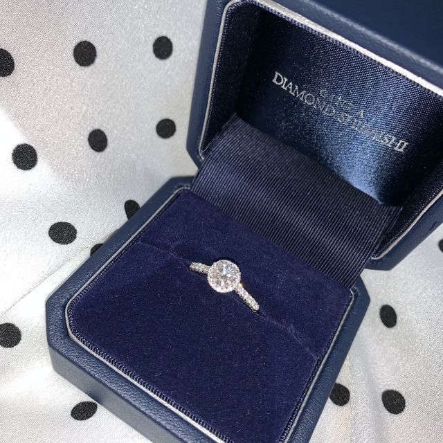 【銀座ダイヤモンドシライシの口コミ】 指輪のデザインはキレイめでダイヤが大きいのが希望でした。ただ高さのあ…