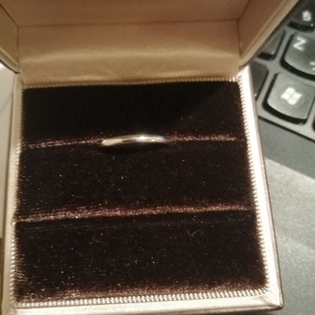 【アイプリモ(I-PRIMO)の口コミ】 指輪のデザインが良かったです。シンプルではあるが、ウェーブがかかって…