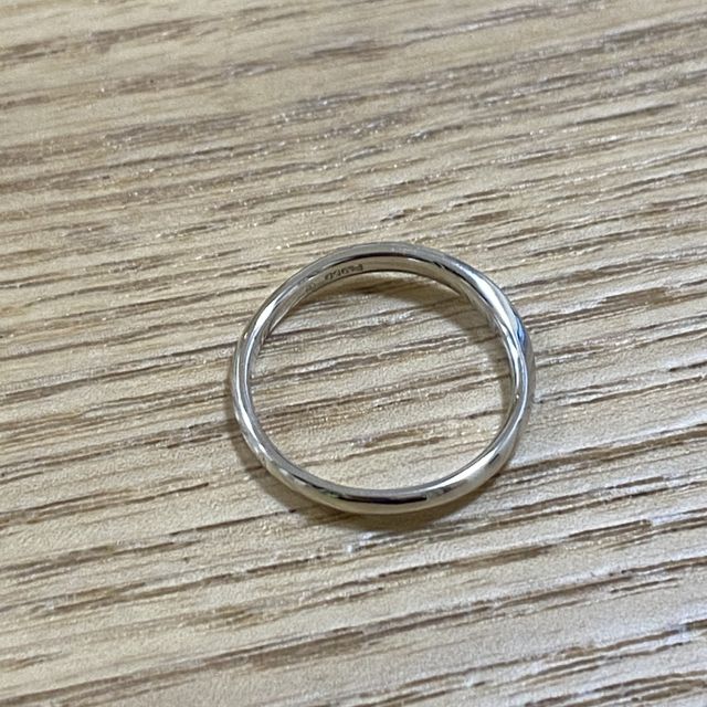 【銀座ダイヤモンドシライシの口コミ】 デザインがシンプルで、飽きが来ないから
馴染んでくるのもいい
メンテナ…