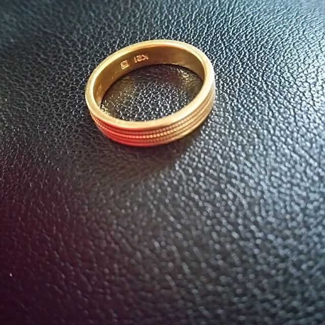 【HELIOS(ヘリオス)の口コミ】 主人も私もゴールドのアクセサリーが大好きで、結婚指輪もゴールドにしよ…