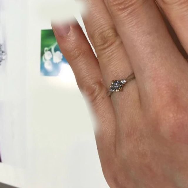 【俄(にわか)の口コミ】 すずらんをイメージしたというデザインが素敵だと思います。全体的なリン…