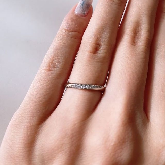 【ラザール ダイヤモンド(LAZARE DIAMOND)の口コミ】 婚約指輪のデザインを考え、ウェーブのものが良いなと考えていました。ま…
