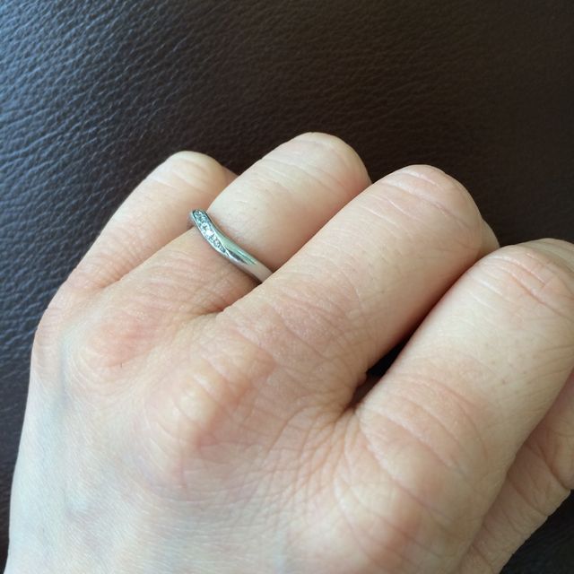 【アイプリモ(I-PRIMO)の口コミ】 手にコンプレックスがあり、指輪が似合うか心配でしたが、とても付け心地…