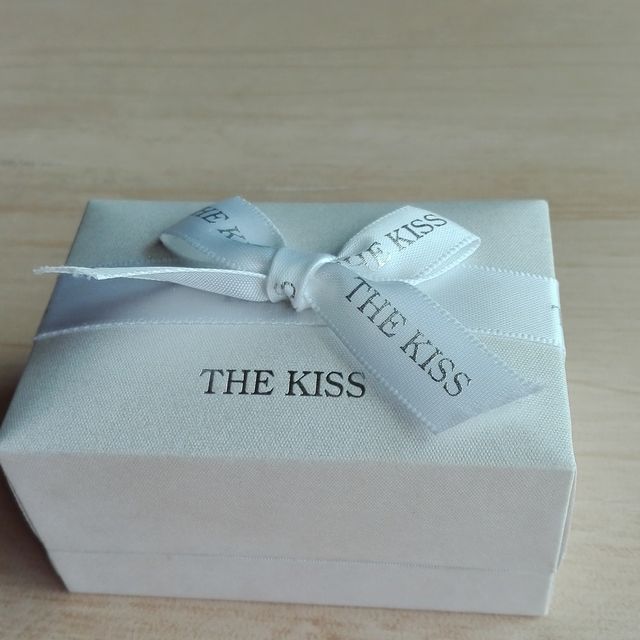 【THE KISS(ザ・キッス)の口コミ】 プラチナ等のリングは、日頃指輪を着けなれていない夫には重みがあった様…