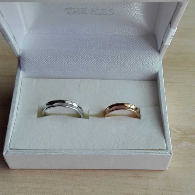 【THE KISS(ザ・キッス)の口コミ】 プラチナ等のリングは、日頃指輪を着けなれていない夫には重みがあった様…