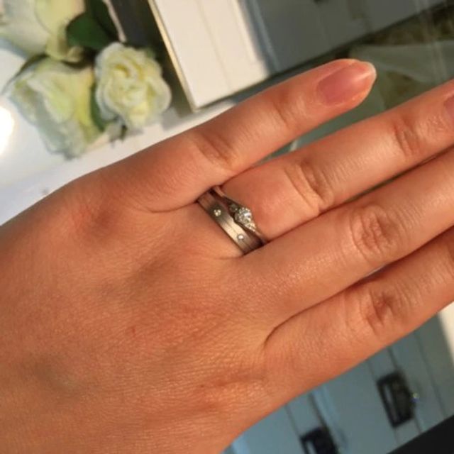 【ROYAL ASSCHER(ロイヤル・アッシャー)の口コミ】 セットリングでの購入を考えており基本的には結婚指輪と婚約指輪の組み合…