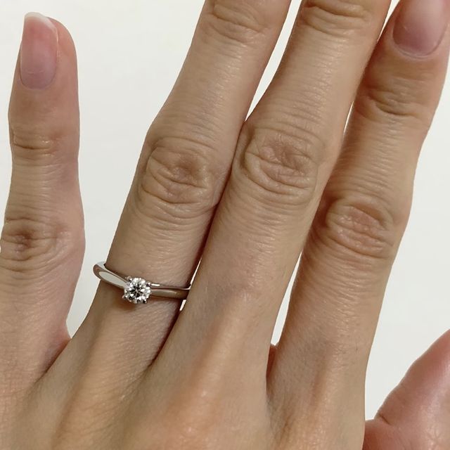 【カルティエ(Cartier)の口コミ】 以前から、婚約指輪はシンプルでダイヤモンドが一つだけついたものが良い…