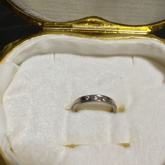 【CHARMY(チャーミー)の口コミ】 金属を圧縮した塊から、リングの形をくり抜いて作るので、プラチナよりも…