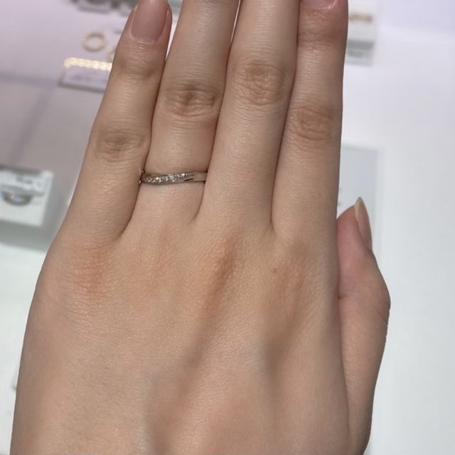 【STAR JEWELRY(スタージュエリー)の口コミ】 スタージュエリーらしい星が流れるような綺麗なダイヤの入り方が気に入り…