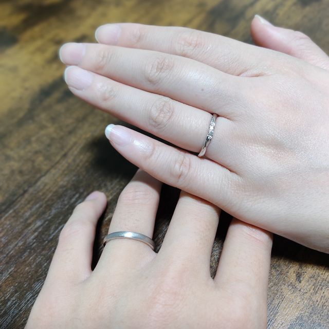 【銀座ダイヤモンドシライシの口コミ】 事前にネットで気になるデザインを選んで行きました。決め手は実際に指に…