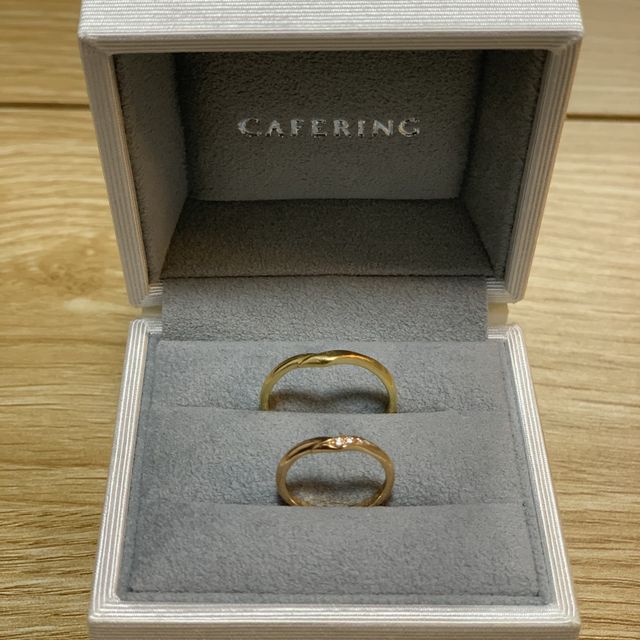 【CAFERING(カフェリング)の口コミ】 妻とは元々ゴールドがいいねという話をしてました。指が太く短い自分にと…