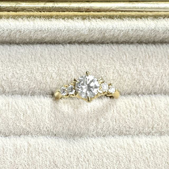 【Bridal Jewelry Fujita(ブライダルジュエリーフジタ)の口コミ】 老舗のお店からブランド店まで色々と回りましたが、同じ種類、ランク、品…