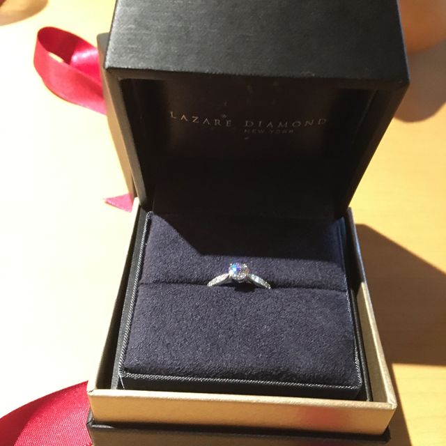 【ラザール ダイヤモンド(LAZARE DIAMOND)の口コミ】 ラザールダイヤモンドのダイヤモンは輝きがとてもきれいでした。
リングも…