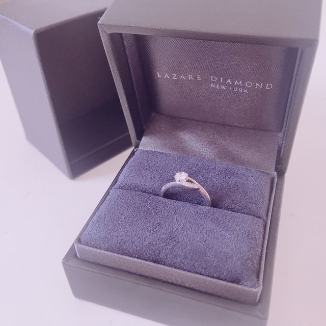 【ラザール ダイヤモンド(LAZARE DIAMOND)の口コミ】 贈り物なのですが、1番気に入っている点はデザインです。せっかく貰うので…