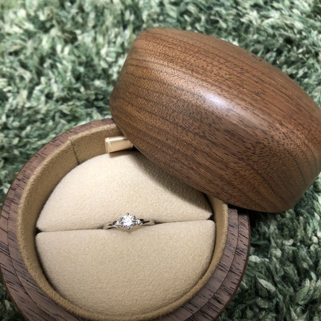 【COLANY(コラニー)の口コミ】 指が長く見えるV型にしたかったのですが、見るからにV！という感じは好き…