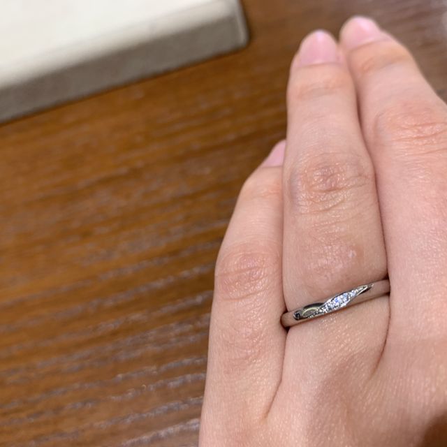 【TRECENTI(トレセンテ)の口コミ】 ストレートタイプの指輪で、とてもしっくりきました。リングが楕円形にな…