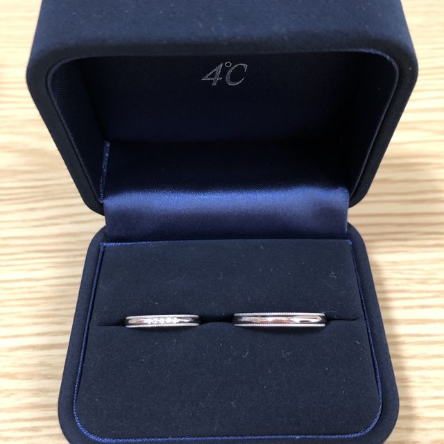 【4℃ BRIDAL(ヨンドシーブライダル)の口コミ】 色々なデザインを試着させてもらい、どれも可愛くて悩んだのですが、担当…