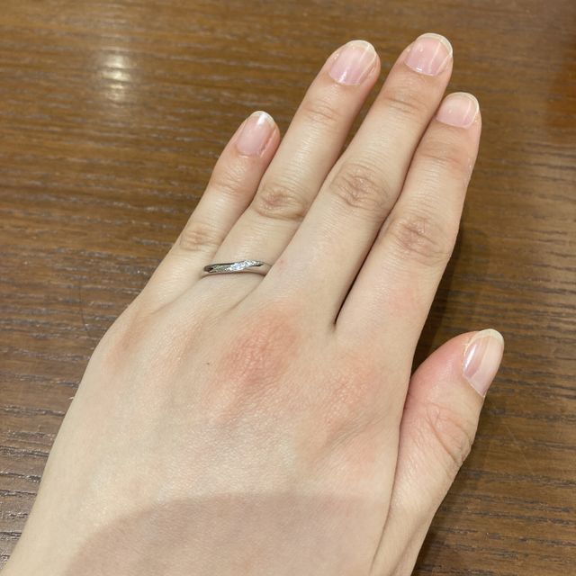 【TRECENTI(トレセンテ)の口コミ】 様々な指輪をご用意していただきましたが、デザインに一目惚れしました。
…