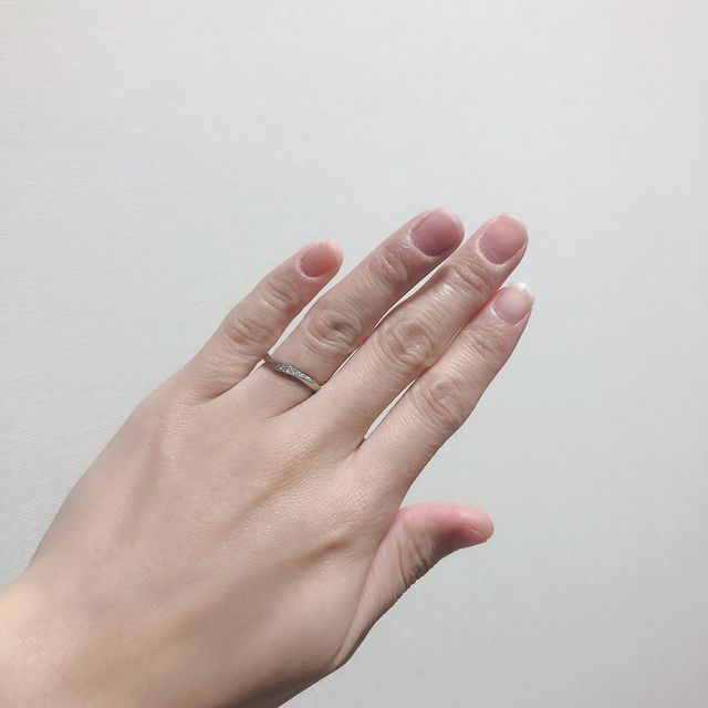 【アイプリモ(I-PRIMO)の口コミ】 指が細く見えるウェーブの指輪を希望して見つけました。また、ダイヤが入…