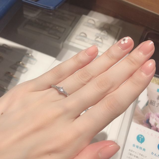 【銀座ダイヤモンドシライシの口コミ】 デザインが可愛くてさりげないタイプにしました。その中でも、スマイリン…