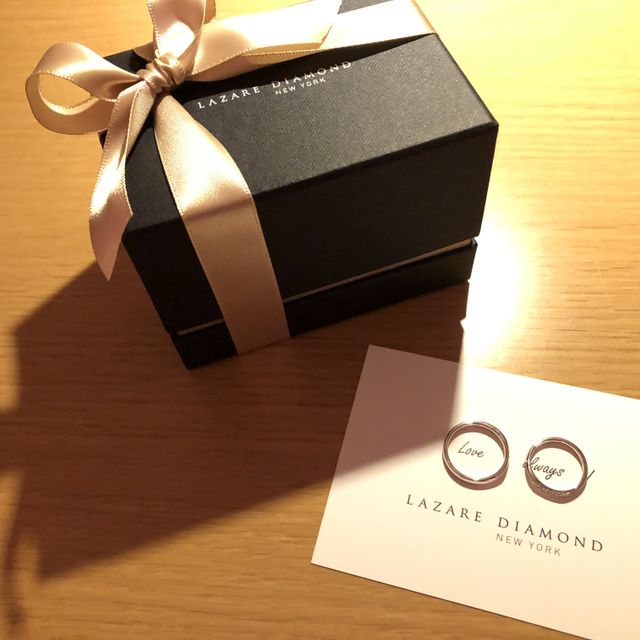 【ラザール ダイヤモンド(LAZARE DIAMOND)の口コミ】 試着時にたくさんつけさせてもらい、新作のエコーにしました。女性用の方…