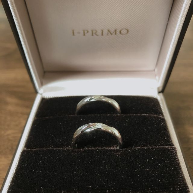 【アイプリモ(I-PRIMO)の口コミ】 お互いに「シンプルなものがいいね」と話していたけれど、指輪を見ている…