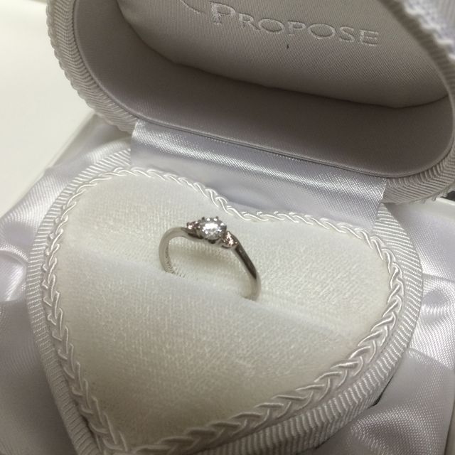 【PROPOSE(プロポーズ)の口コミ】 担当して下さった店員さんが非常に親切で指輪だけでなくダイヤの品質につ…