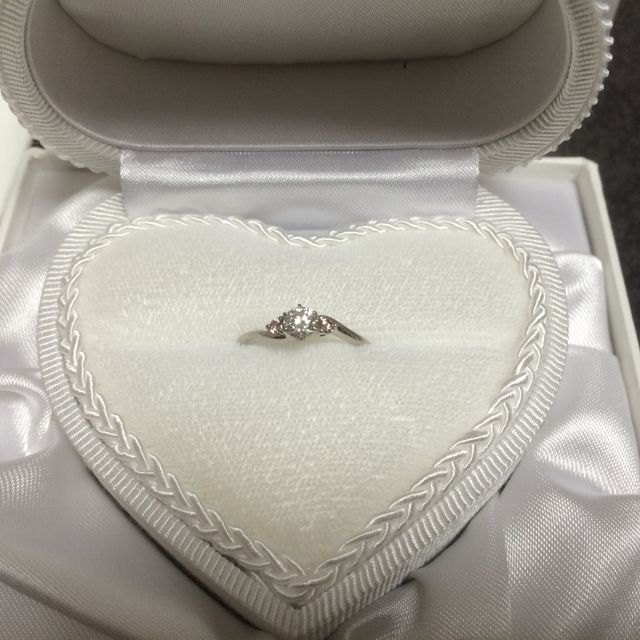 【PROPOSE(プロポーズ)の口コミ】 担当して下さった店員さんが非常に親切で指輪だけでなくダイヤの品質につ…