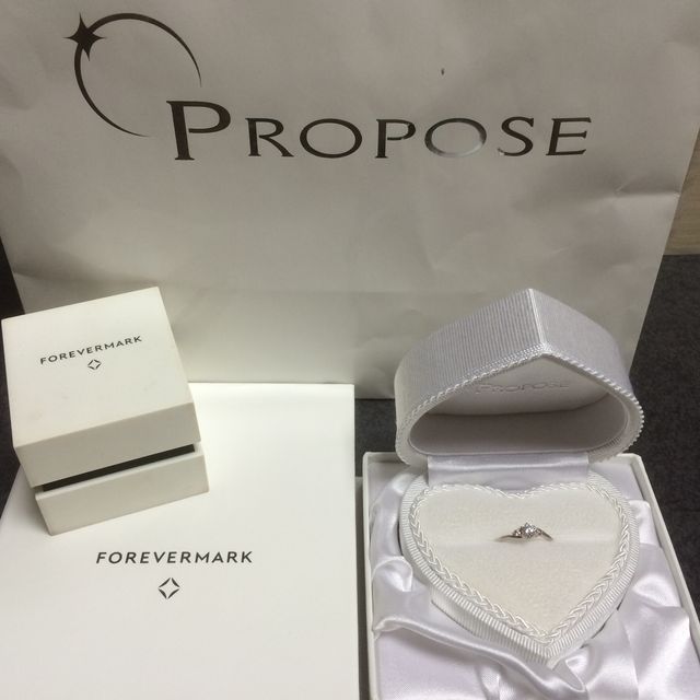 【PROPOSE(プロポーズ)の口コミ】 担当して下さった店員さんが非常に親切で指輪だけでなくダイヤの品質につ…