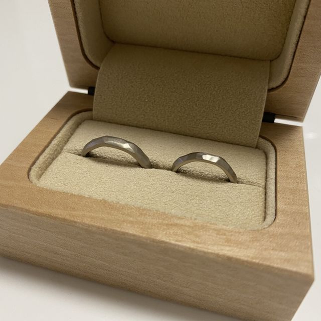 【uchimari(ウチマリ)の口コミ】 色はシルバーの中にゴールドが少し入っているホワイトゴールドにしました…