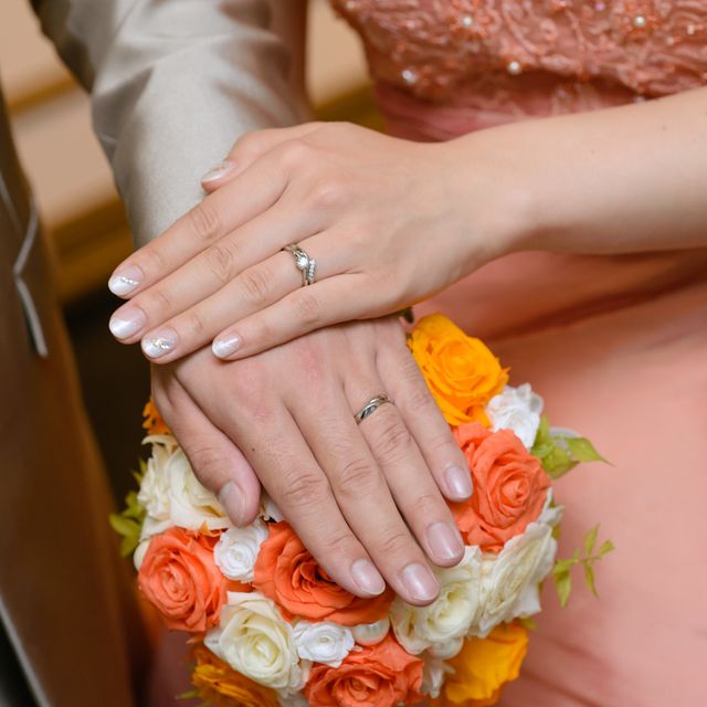 【俄(にわか)の口コミ】 ・結婚指輪と婚約指輪を重ねて身に付けた際にきれいに見える。
・結婚指輪…