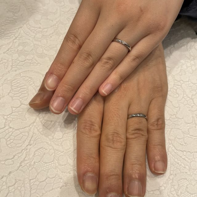 【ラザール ダイヤモンド(LAZARE DIAMOND)の口コミ】 シンプルなデザインと、つけ心地が気に入りました。
店員さんの対応も満足…