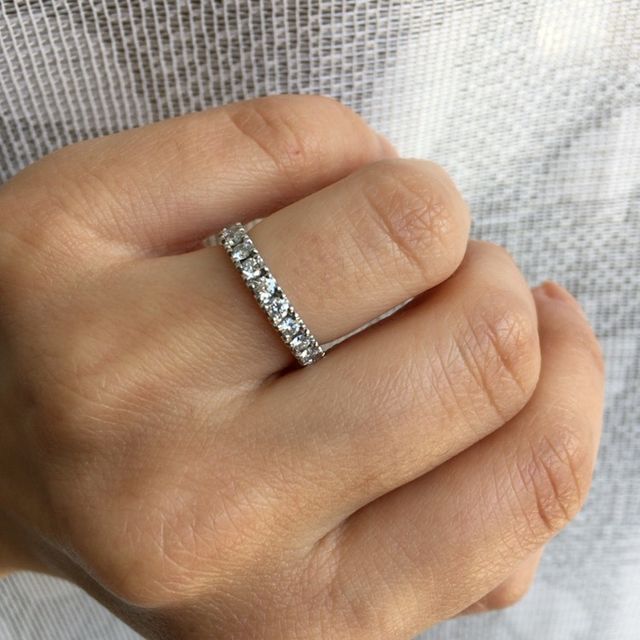 【4℃ BRIDAL(ヨンドシーブライダル)の口コミ】 普段のお出かけでもつけられるような指輪がいいと思い、エタニティタイプ…
