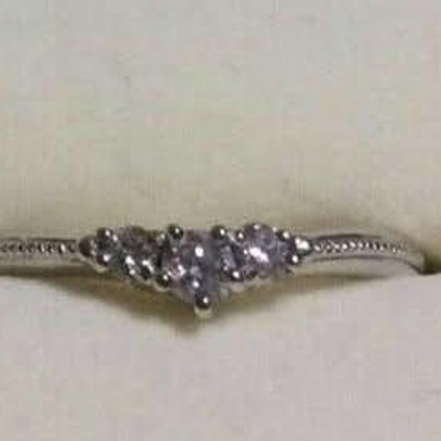 【ケイウノ ブライダル(K.UNO BRIDAL)の口コミ】 婚約指輪をこちらでフルオーダーのものを購入し、セットで付けられるデザ…