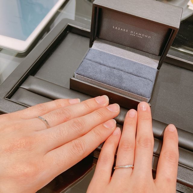 【ラザール ダイヤモンド(LAZARE DIAMOND)の口コミ】 指輪のデザインを何十種類も付けさせて頂き、一緒に指輪を選んで頂きまし…