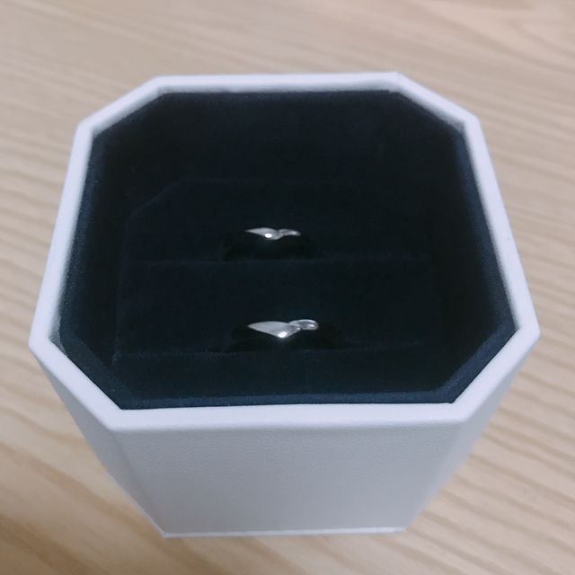 【4℃ BRIDAL(ヨンドシーブライダル)の口コミ】 指輪のデザインも婚約指輪と合っていて気に入りました。婚約指輪もヨンド…