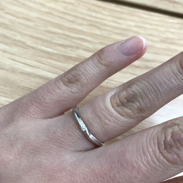 【エクセルコダイヤモンド(EXELCO DIAMOND)の口コミ】 ダイヤの輝きと横から見たときのデザインです。3店舗同日に一気に見て回っ…