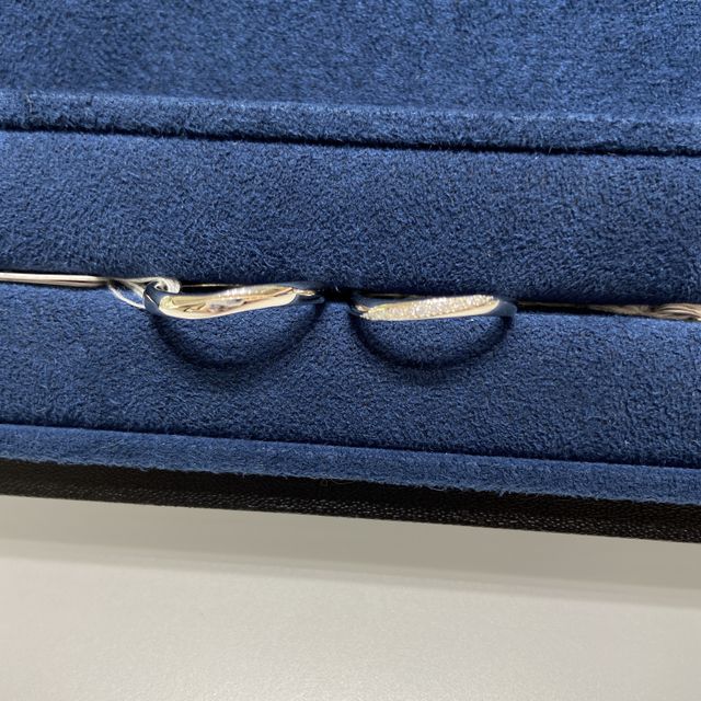 【4℃ BRIDAL(ヨンドシーブライダル)の口コミ】 緩やかなウェーブと、派手すぎないダイヤの量がすごく可愛いです。写真で…