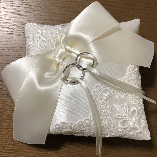 【ラザール ダイヤモンド(LAZARE DIAMOND)の口コミ】 ・ダイヤの輝き(ファイアがとても綺麗です)
・指馴染みのいいデザイン

指…