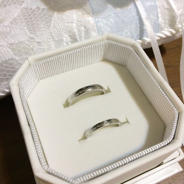 【4℃ BRIDAL(ヨンドシーブライダル)の口コミ】 シンプルなストレートタイプで１粒ダイヤで表面にやや丸みがあるタイプの…