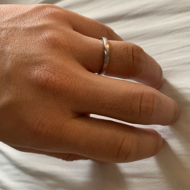 【エクセルコダイヤモンド(EXELCO DIAMOND)の口コミ】 シンプル且つデザイン性があるものを探していました。まさにシンプルだけ…