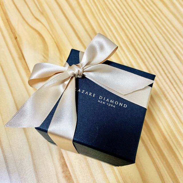 【ラザール ダイヤモンド(LAZARE DIAMOND)の口コミ】 細身であり、着け心地がよく、流れるようなウェーブラインにメレダイヤが…