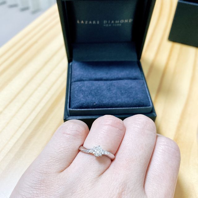 【ラザール ダイヤモンド(LAZARE DIAMOND)の口コミ】 細身であり、着け心地がよく、流れるようなウェーブラインにメレダイヤが…