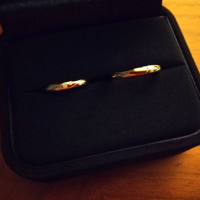 【4℃ BRIDAL(ヨンドシーブライダル)の口コミ】 まずプラチナでこの価格は妥当だと思いました。指輪を近づけあうと、ハー…