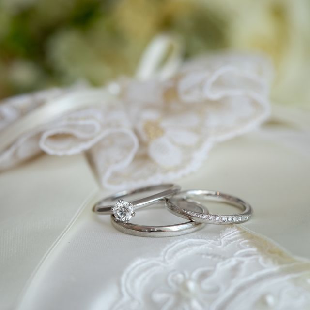 【銀座ダイヤモンドシライシの口コミ】 指輪のデザインはハーフエタニティで決めていました。このブーケのデザイ…