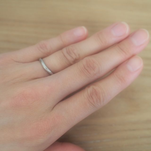 【ブルガリ(BVLGARI)の口コミ】 婚約指輪と結婚指輪を重ね付けしたときに、素敵に見えたらいいなと思い、…