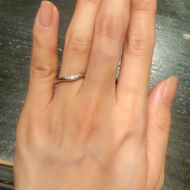 【ケイウノ ブライダル(K.UNO BRIDAL)の口コミ】 ウェブでカタログを拝見した上お伺いしました。元々は、ウェーブラインの…