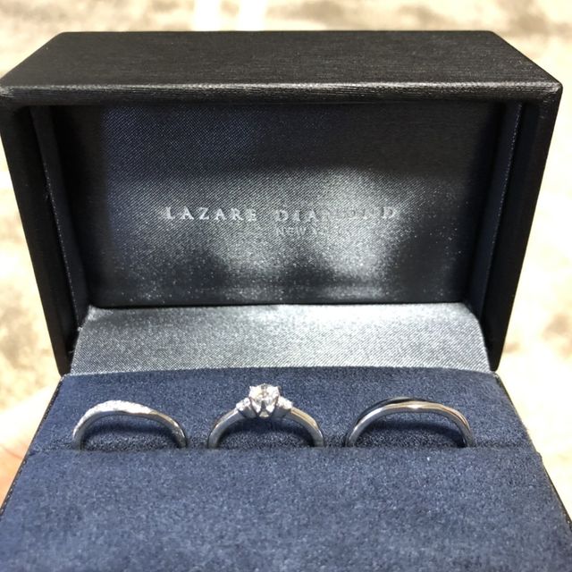 【ラザール ダイヤモンド(LAZARE DIAMOND)の口コミ】 Vライン、ウェーブのリングが好みの彼女のため、いろいろと指輪を見ました…