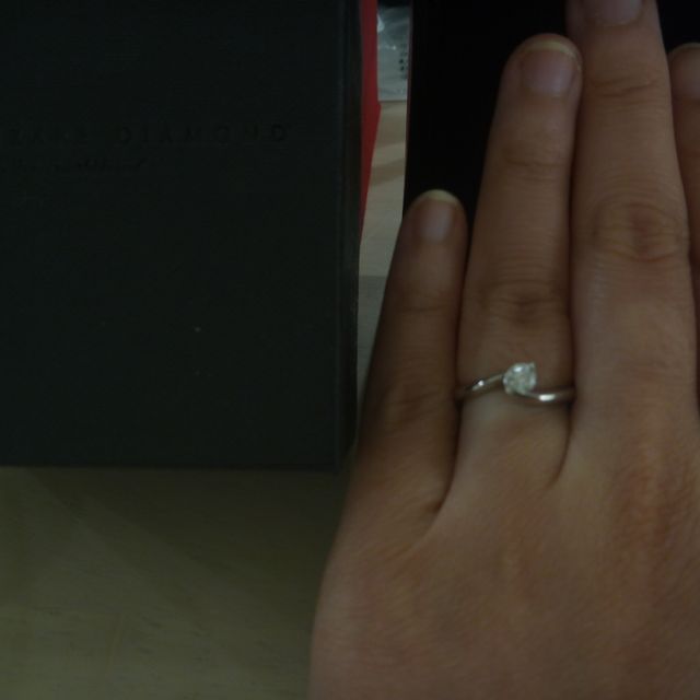 【ラザール ダイヤモンド(LAZARE DIAMOND)の口コミ】 ラザールダイヤモンドというブランド力とダイヤモンドの輝きが決め手でし…