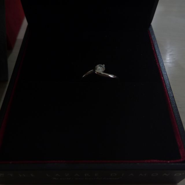 【ラザール ダイヤモンド(LAZARE DIAMOND)の口コミ】 ラザールダイヤモンドというブランド力とダイヤモンドの輝きが決め手でし…